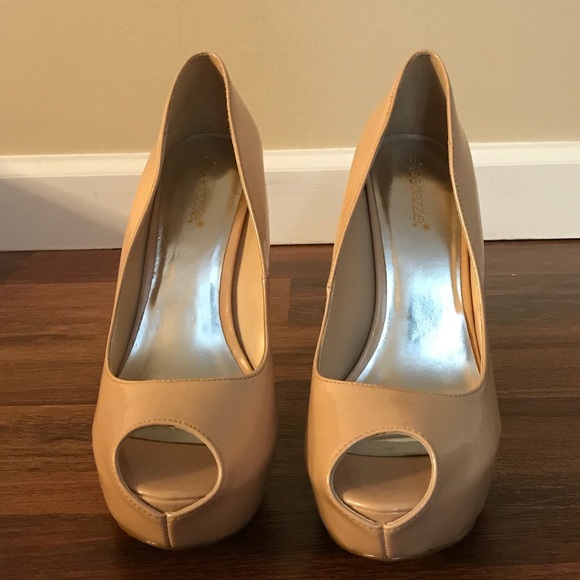 Studded heel pump - Picture 2 of 4